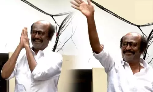 ரசிகர்களை சந்தித்து தீபாவளி வாழ்த்து கூறிய நடிகர் ரஜினிகாந்த்