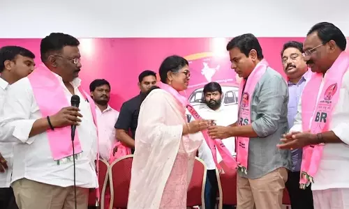 காங்கிரசில் இருந்து விலகி ஆளும் கட்சியில் இணைந்த மூத்த தலைவர்