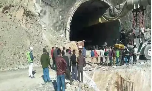 நெடுஞ்சாலையில் சுரங்கம் தோண்டும் பணியின் போது விபத்து- 36 தொழிலாளர்களின் கதி என்ன?