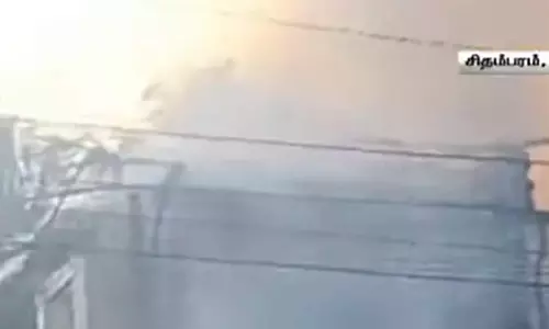 ராக்கெட் விழுந்து குடிசை வீடு எரிந்தது