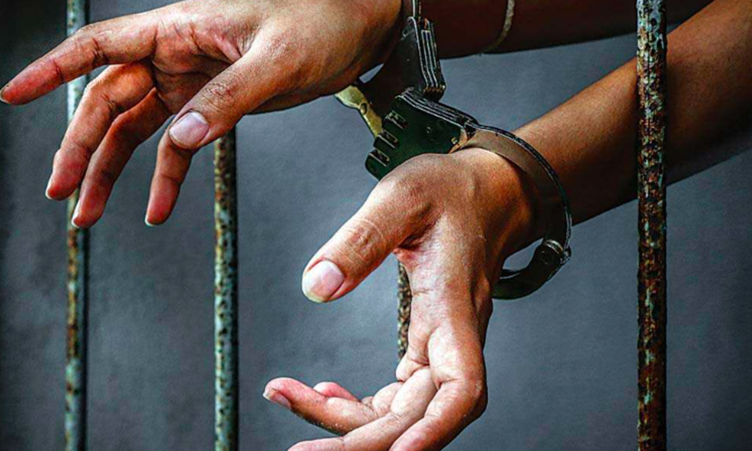 ஆக்ரா பாலியல் குற்றம் - 4 ஆண், 1 பெண் கைது