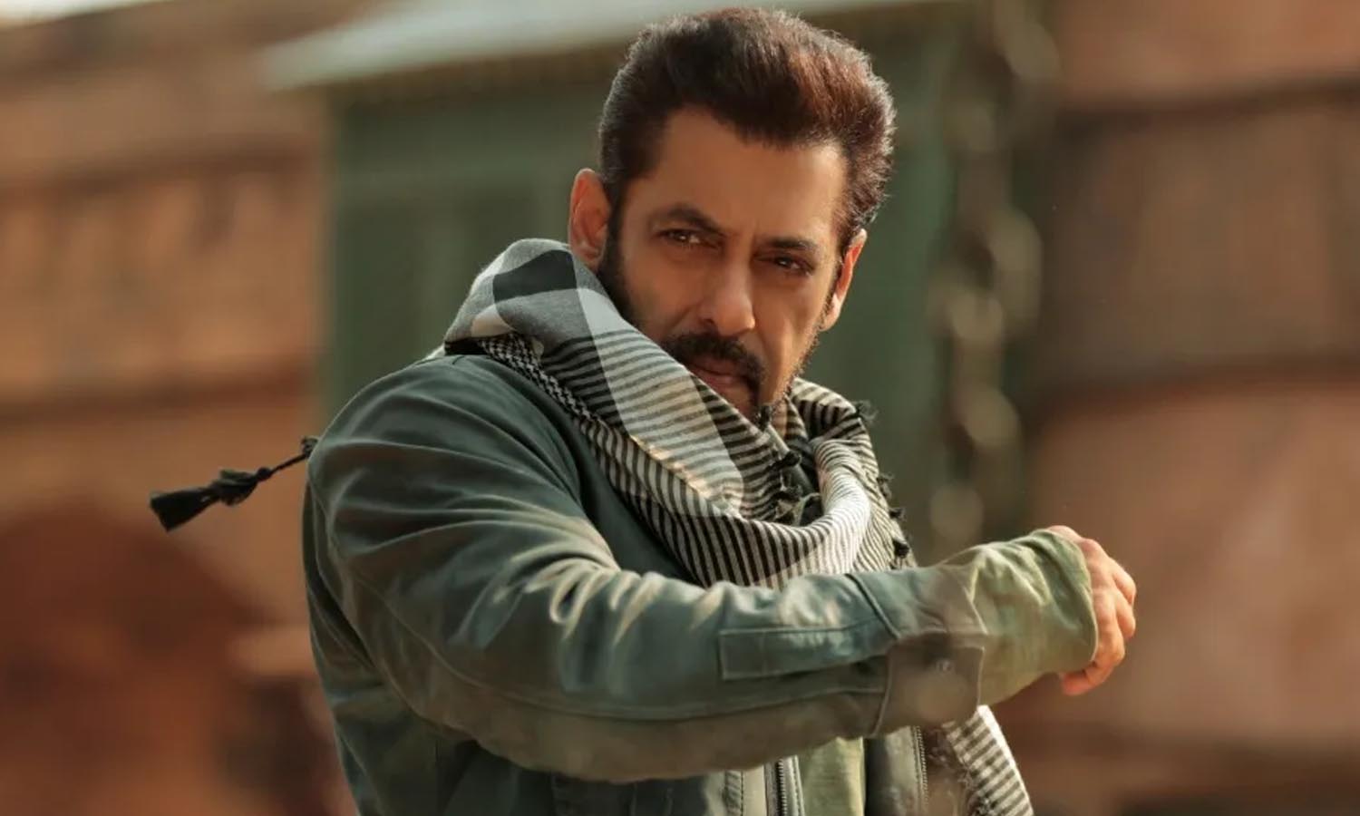 சல்மான் எண்ட்ரி.. ரசிகர்களின் செயலால் அதிர்ந்த திரையரங்கம்