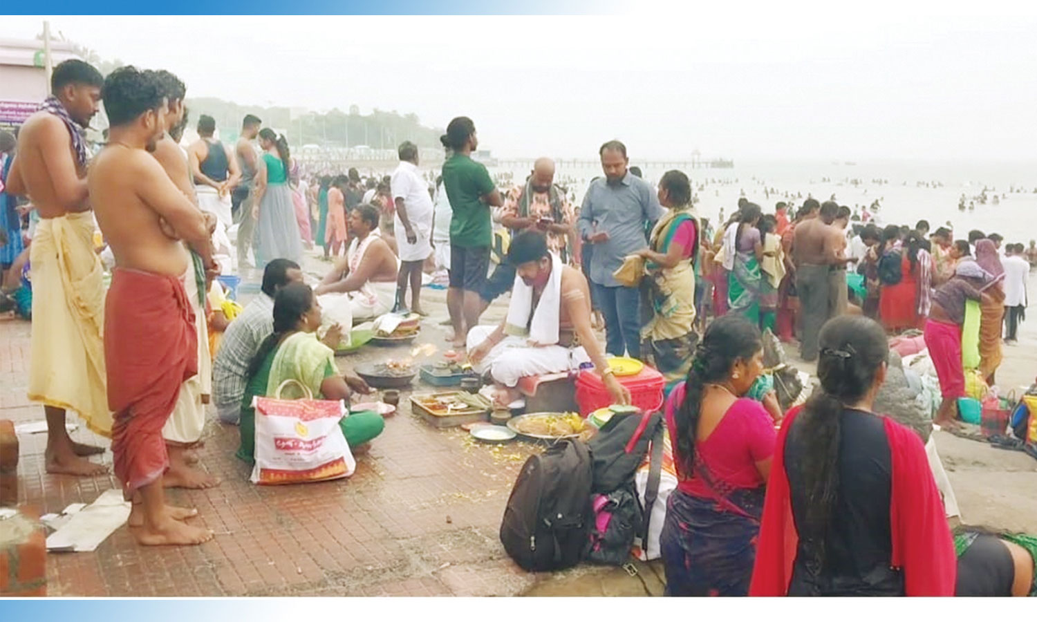 ஐப்பசி அமாவாசையையொட்டி ராமேசுவரத்தில் குவிந்த பக்தர்கள்
