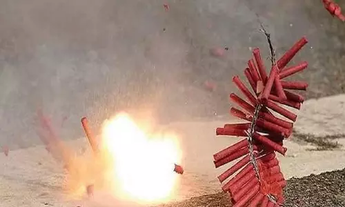 தருமபுரி மாவட்டத்தில் விதிமுறைகள் மீறி பட்டாசு வெடித்த 17 பேர் மீது வழக்கு