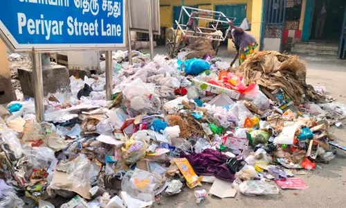 சேலம் மாநகரில் 150 டன் பட்டாசு குப்பைகள் தேக்கம்