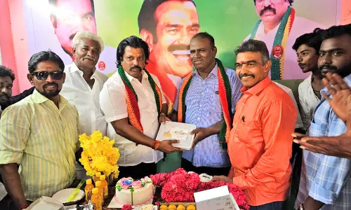 தூத்துக்குடியில் பெருந்தலைவர் மக்கள் கட்சி சார்பில்  தீபாவளி கொண்டாட்டம்