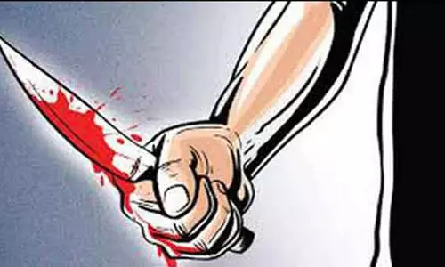 செம்மஞ்சேரியில் 2 பேருக்கு கத்திக்குத்து