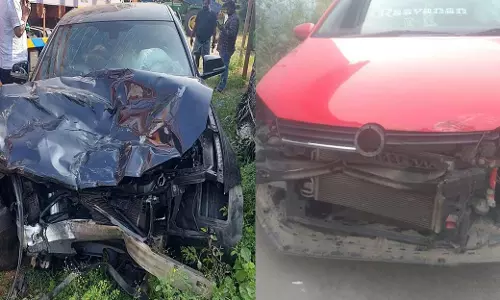 திருப்பூர் அருகே கார்கள் மோதி விபத்து- கைக்குழந்தையுடன் தி.மு.க., கவுன்சிலர் பலி