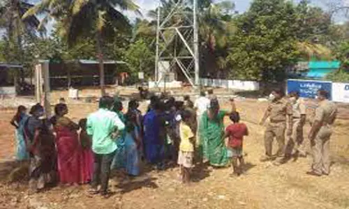 இரணியல் அருகே செல்போன் டவர் அமைக்க பொதுமக்கள் எதிர்ப்பு