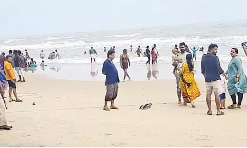 கனமழையால் கலை இழந்த வேளாங்கண்ணி