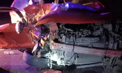 பகண்டை கூட்டு ரோட்டில் விபத்து: கார் மரத்தில் மோதி டிரைவர் பலி