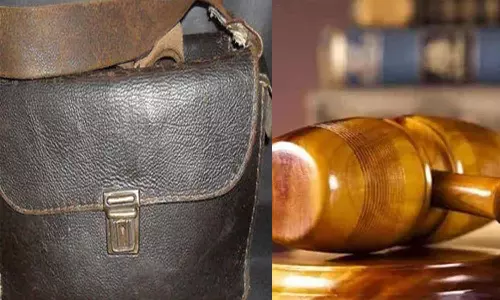 அரசு போக்குவரத்து கழகத்தில் பஸ் டிக்கெட்டுகள் திருடி பயணிகளிடம் விற்ற கண்டக்டர்