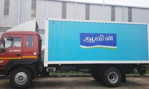 முறைகேடாக ஓடிய வாகனம் பறிமுதல்: அண்ணாநகர், அயனாவரம் பகுதியில் ஆவின் பால் வினியோகம் தாமதம்