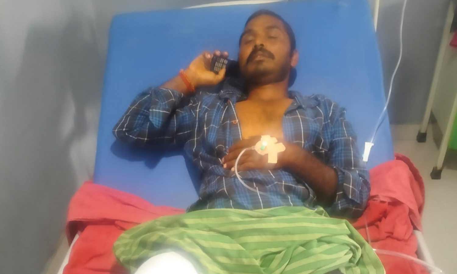 வனப்பகுதியில் ஆடுகளுக்கு தழை பறிக்க சென்ற விவசாயி மீது துப்பாக்கி சூடு