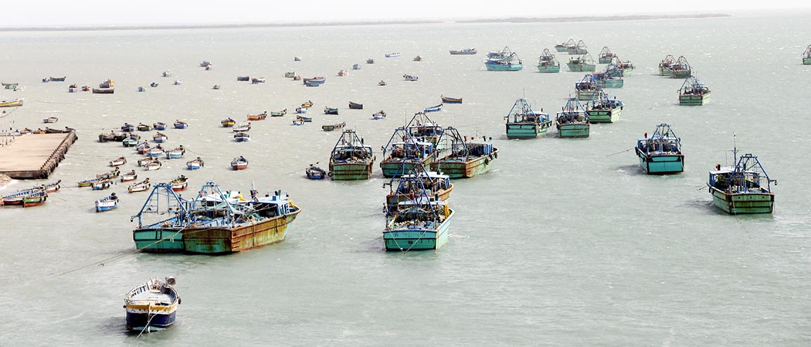 பலத்த சூறைக்காற்று: ராமேசுவரம் மீனவர்கள் கடலுக்கு செல்ல தடை