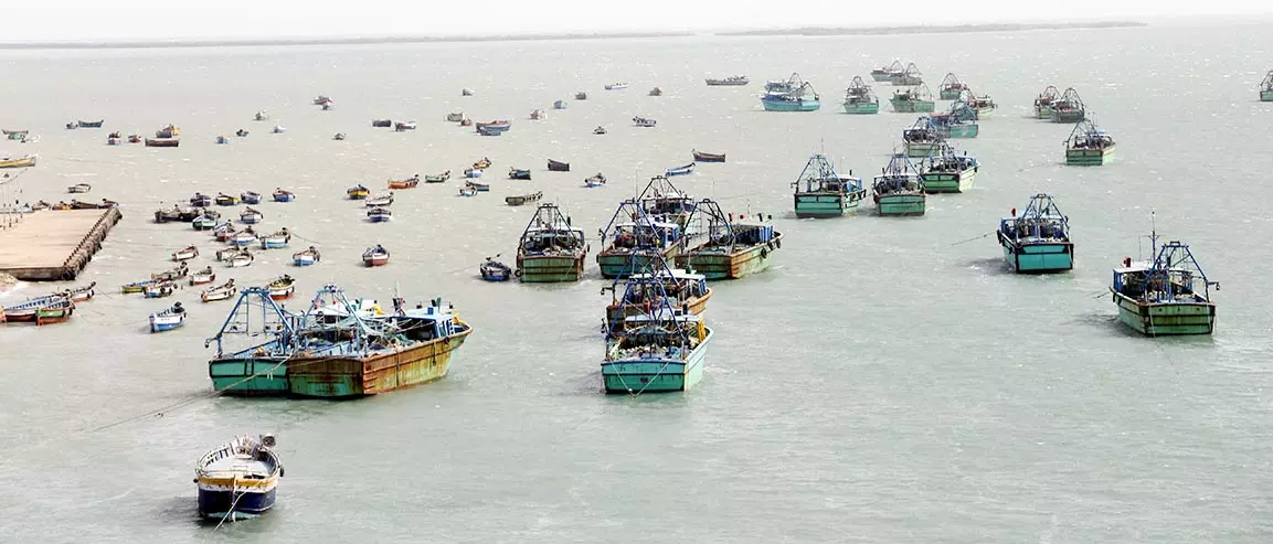 பலத்த சூறைக்காற்று: ராமேசுவரம் மீனவர்கள் கடலுக்கு செல்ல தடை