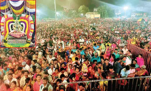 மேல்மலையனூர் அங்காளபரமேஸ்வரி அம்மன் கோவிலில் அமாவாசை விழா