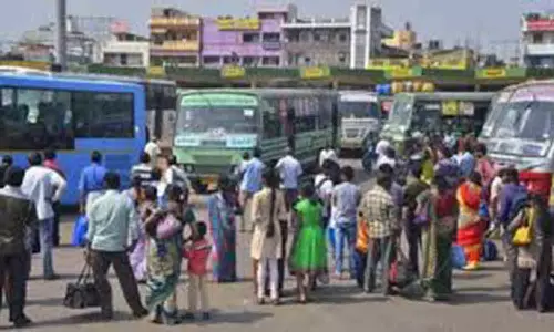 புதிய பஸ் நிலையத்தில் அலைமோதிய கூட்டம்