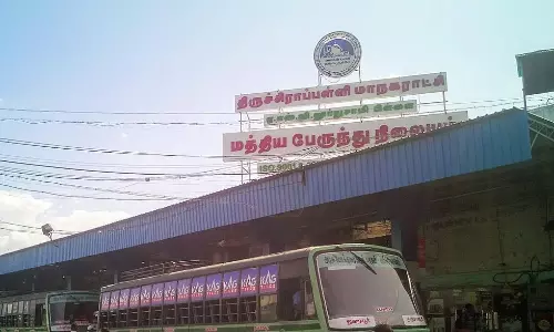 மத்திய பஸ் நிலையத்தில் 2-வது நாளாக அலை மோதிய மக்கள் கூட்டம்