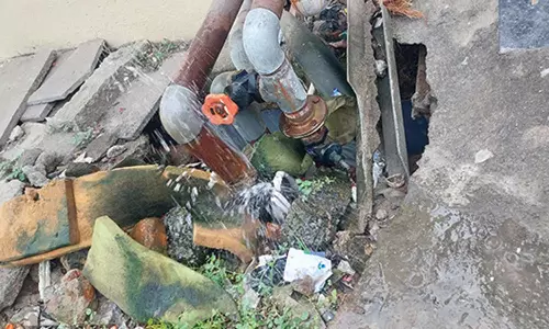 திருவள்ளூர் அருகே குடி தண்ணீர் குழாய் உடைப்பால் கழிவுநீர் கலக்கும் அபாயம்