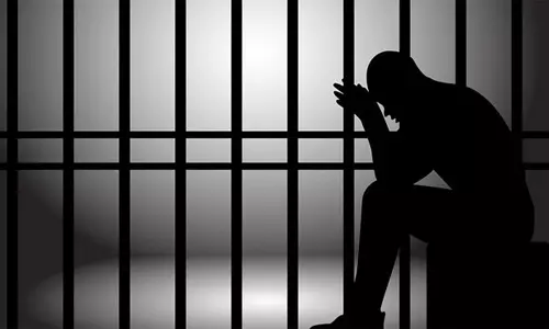 பூதப்பாண்டி அருகே ராஜீவ்காந்தி சிலையை உடைத்த ரெயில்வே ஊழியர் ஜெயிலில் அடைப்பு