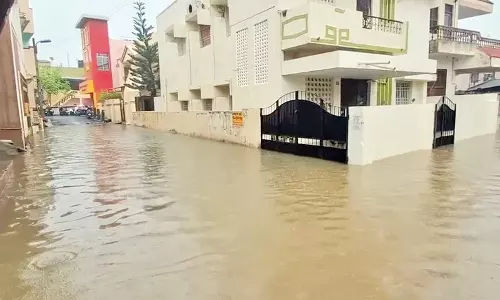 புதுச்சேரியில் விடிய விடிய கனமழை: பள்ளி, கல்லூரிகளுக்கு விடுமுறை