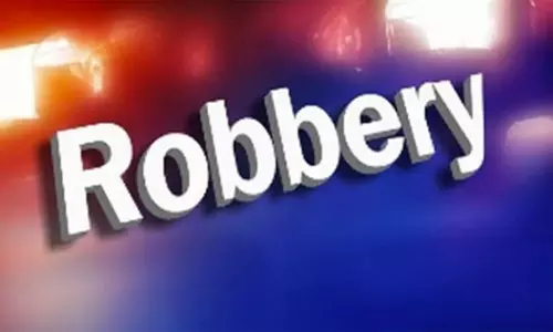 இரணியல் அருகே அதிகாரி வீட்டில் பணம்- பொருட்கள் கொள்ளை