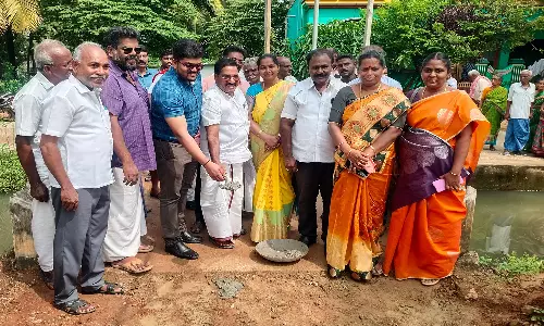 இடலாக்குடி பகுதியில் கால்வாயை சீரமைத்து தண்ணீர் செல்ல நடவடிக்கை எடுக்க வேண்டும்