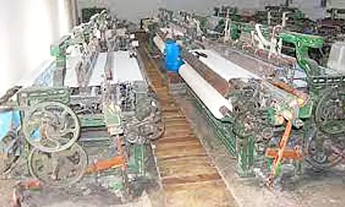 பள்ளிபாளையத்தில் விசைத்தறி கூடங்களில் உற்பத்தி நிறுத்தம்