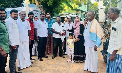 உடன்குடியில் 5 ஆண்டுகளுக்கு பின் குடிநீர் வசதி - பட்டாசு வெடித்து இனிப்பு வழங்கிய மக்கள்