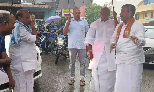 தேங்கிய மழை நீரை மோட்டார் மூலம் வெளியேற்ற முதல்-அமைச்சர் ரங்கசாமி உத்தரவு