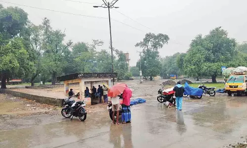 வெறிச்சோடிய மதகடிப்பட்டு வாரச்சந்தை