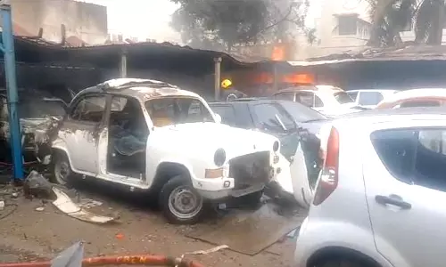 கவுண்டம்பாளையத்தில் இன்று காலை ஒர்க்ஷாப்பில் நின்ற 14 கார்கள் எரிந்து நாசம்