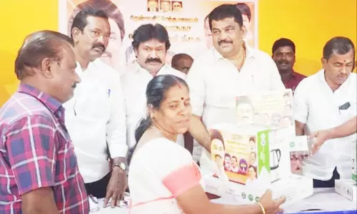 வாக்குச்சாவடி முகவர்கள், ஒருங்கிணைப்பாளர்களுக்கு நலத்திட்ட உதவிகள்