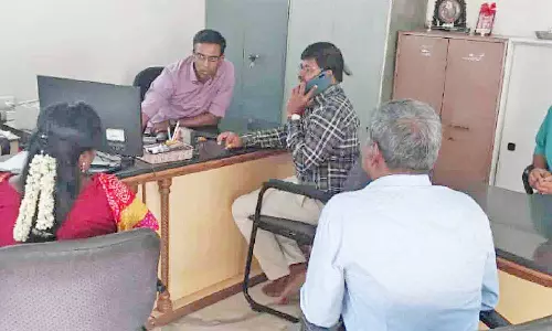 தீபாவளியன்று அரசு அனுமதியின்றி சிறப்பு  காட்சிகள் திரையிட்ட திருப்பூர் தியேட்டருக்கு நோட்டீஸ்