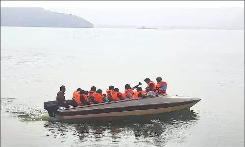 உடுமலை சுற்றுலா தலங்களில் குவிந்த பொதுமக்கள்