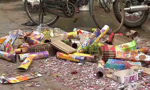 தீபாவளி பண்டிகையையொட்டி திருப்பூா் மாநகரில் 12 டன் பட்டாசு  குப்பைகள் அகற்றம்