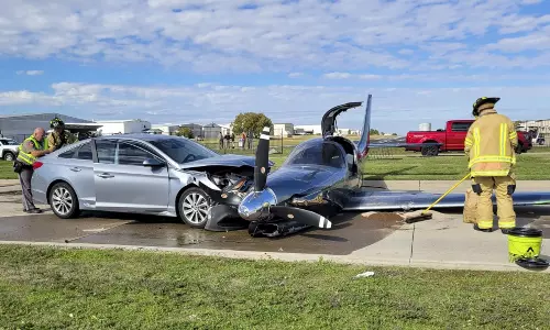 கார் மீது பைக், லாரி, பஸ் மோதும்... ஆனால், விமானம்?