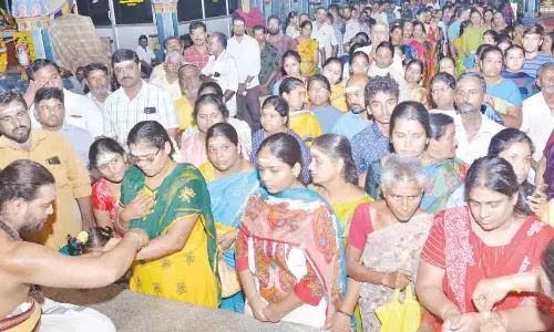 திருப்பூர்  முருகன் கோவிலில் கந்தசஷ்டி திருவிழா  தொடக்கம் - காப்பு கட்டி விரதத்தை தொடங்கிய பக்தர்கள்