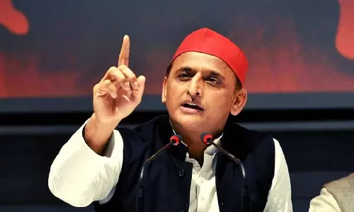 எம்.ஆர்.ஐ. ஸ்கேன் இருக்கையில் எக்ஸ்ரே எதற்கு?: ராகுல் காந்தியை கிண்டல் செய்த அகிலேஷ்