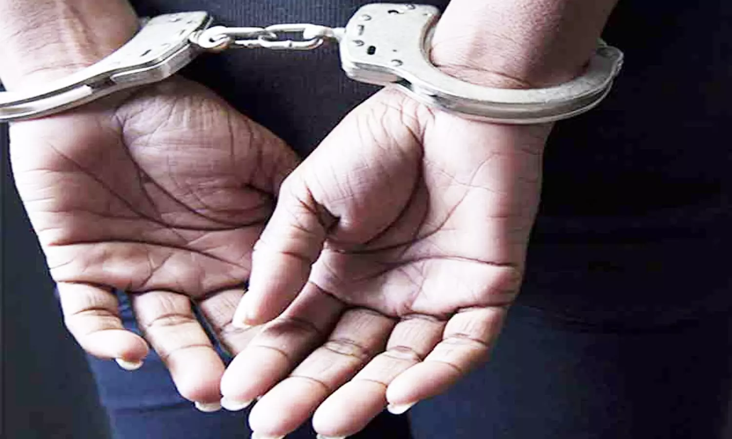 3 பேரை வெட்டிய வாலிபர்கள் கைது 3 பேரை வெட்டிய வாலிபர்கள் கைது