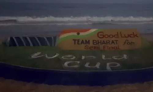 உலக கோப்பை அரையிறுதி: இந்தியா வெற்றிபெற மணல் சிற்பம் வரைந்து வாழ்த்திய சுதா்சன் பட்நாயக்