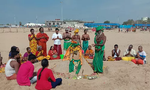 திருச்செந்தூர் கடற்கரையில் சிவ பூஜை