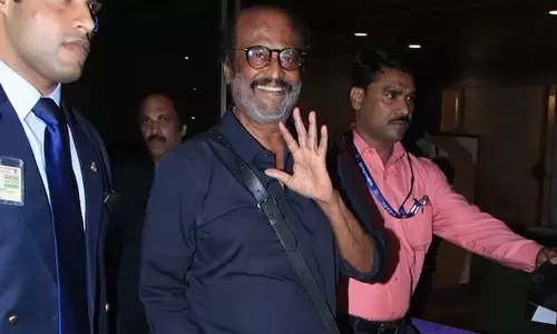 உலக கோப்பை அரையிறுதி போட்டியை காண மும்பை சென்றார் ரஜினி