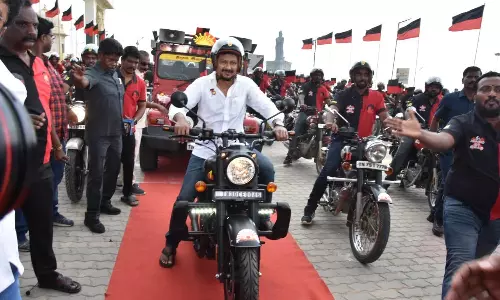 தி.மு.க. இளைஞரணி மாநாட்டையொட்டி மோட்டார் சைக்கிள் வாகனப் பிரசாரம்:  அமைச்சர் உதயநிதி துவக்கி வைத்தார்