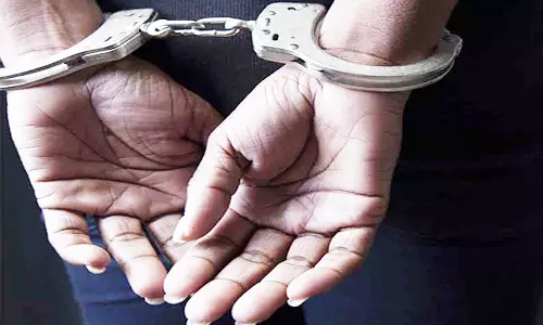 3 பேரை வெட்டிய வாலிபர்கள் கைது