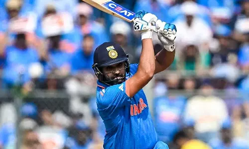 சிக்ஸரில் இரண்டு சாதனைகளை முறியடித்த ஹிட்மேன்