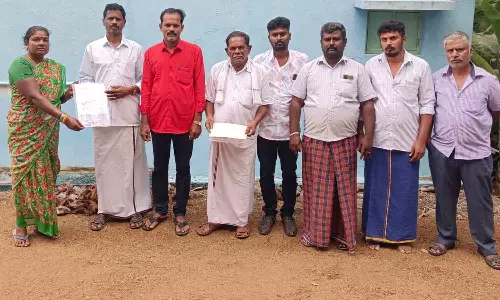 பாப்பிரெட்டிப்பட்டி பேரூராட்சி தலைவர் மீது நம்பிக்கை இல்லா தீர்மானம் கொண்டு வர வேண்டும்: 8 கவுன்சிலர்கள் கலெக்டரிடம் மனு