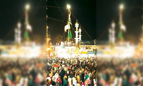 ஜாம்புவனோடை தர்கா கந்தூரி விழா புனித கொடி ஏற்றத்துடன் தொடங்கியது