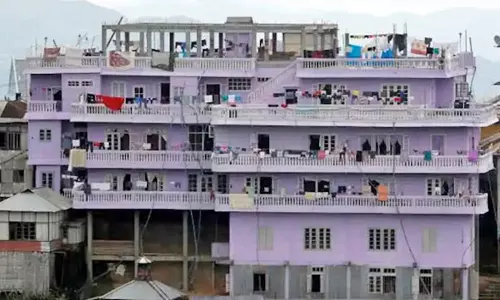 ஒரே வீட்டில் வசிக்கும் ஒரே குடும்பத்தை சேர்ந்த 199 பேர்